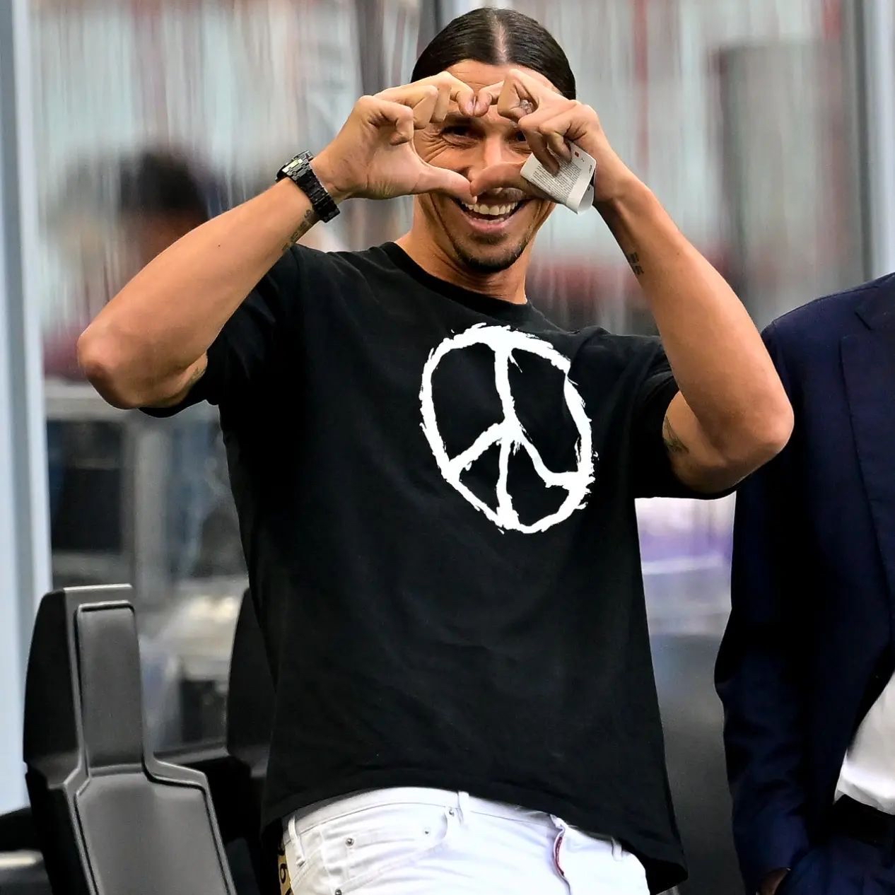 开云赛事-成都蓉城训练开放日，关键时刻更衣室发声引欢呼，NBA季后赛在即，球队文化再被提及的简单介绍